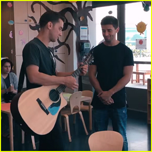 Jake Miller Sings To Patients At Mattel Childrens Hospital UCLA - Watch Now!