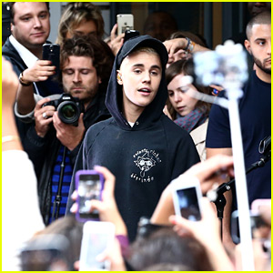 Justin Bieber Draws A Crowd For 'What Do You Mean?' In Paris