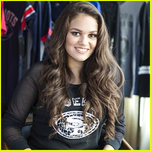Madison Pettis Unveils Designs For Super Bowl 50 For NFL Style