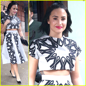 Demi Lovato Wears Crop Top During The NYC Rain After Announcing Tour With Nick Jonas