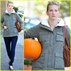 Heather Morris Covers Up Her Baby Bump While Pumpkin Shopping!