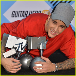 Justin Bieber Wins Five MTV EMAs at the 2015 Show!