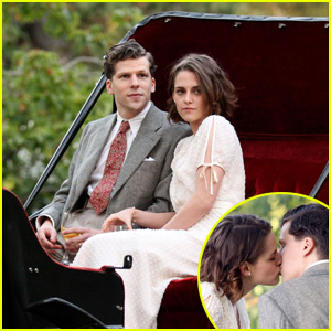 Kristen Stewart Takes Horse Carriage Ride in Central Park With Jesse Eisenberg
