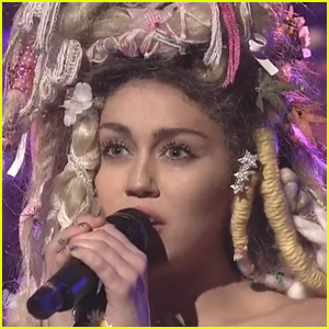 Miley Cyrus Sings 