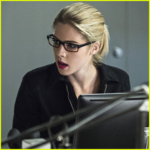 Felicity Tries to Find Ray on Tonight's 'Arrow'