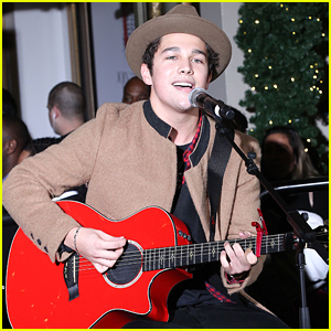 Austin Mahone Performs Surprise Concert At Lord & Taylor!