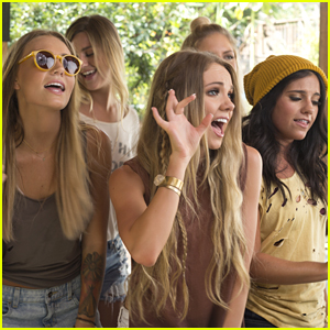 Danielle Bradbery Has A Pool Party With Friends In Exclusive, BTS Pics From 'Friend Zone' Vid Shoot