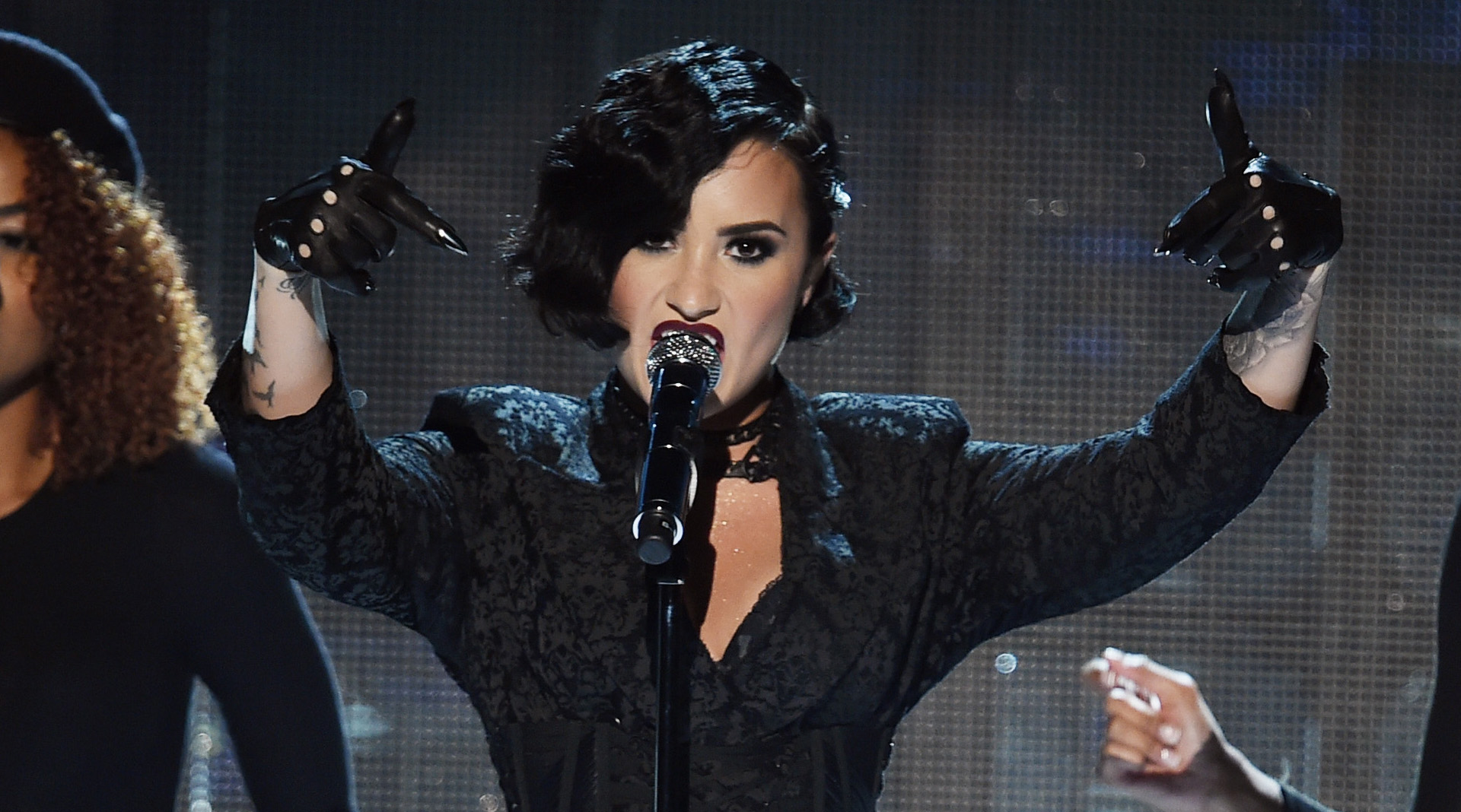 Demi Lovato Confident Live At American Music Awards 2015