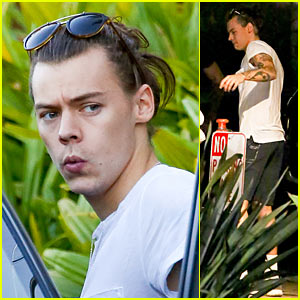 Harry Styles Grabs Cuban Food at Cafe Habana Ahead of One Direction's American Music Awards Performance
