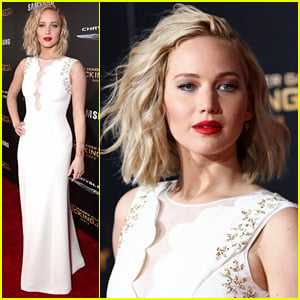 Jennifer Lawrence Arrives in Style to 'Mockingjay' LA Premiere!