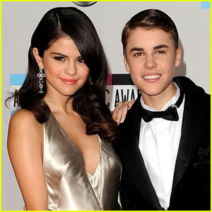 Justin Bieber & Selena Gomez Still Text Each Other Every Now & Then