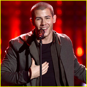 Nick Jonas Performs at AMAs 2015 - Watch His Performance Video!