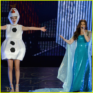 Taylor Swift Dresses as Olaf While Singing 'Let It Go' With Idina Menzel - Watch Now!