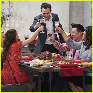 'Young & Hungry' Celebrates The Holidays On Tonight's Special Ep!