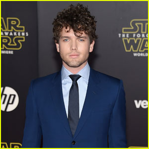 Taylor Swift's Brother Austin Attends the 'Star Wars: The Force Awakens' Premiere!