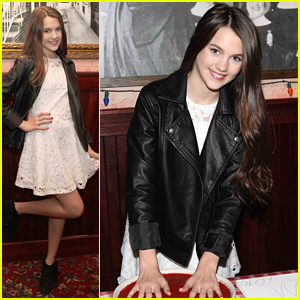 'Jessica Darlings It List's Chloe East Gets Her Hands Messy at Buca di Beppo