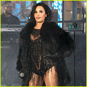 Demi Lovato Performs in Times Square on NYE! (Video)