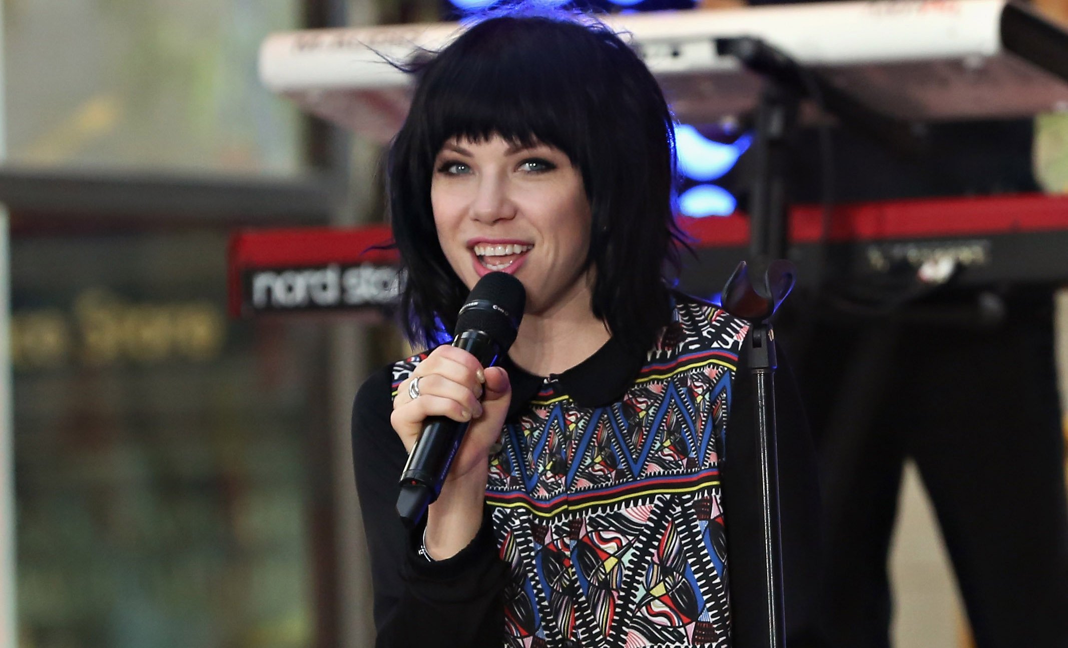 Carly Rae Jepsen On Re-Recording 'Everywhere You Look' for 'Fuller House' -  ABC News