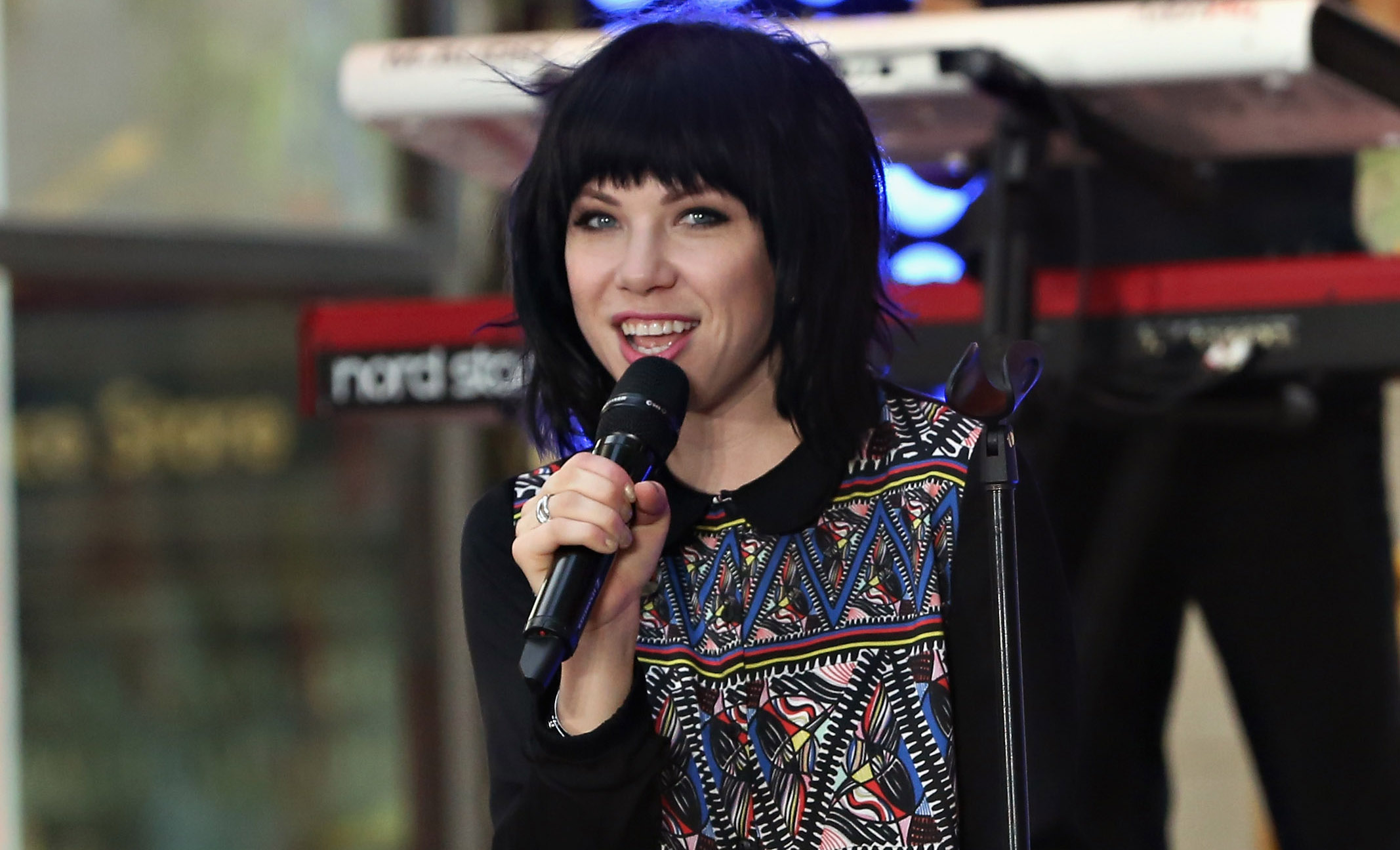 Carly Rae Jepsen Sings 'Everywhere You Look' for 'Fuller House' Theme –  Listen Here!, Carly Rae Jepsen, Fuller House, Music, Television