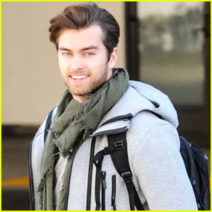 Pierson Fode Surprises Family By Flying Home For Thanksgiving