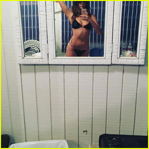 Selena Gomez Shows Off Amazing Bikini Body!