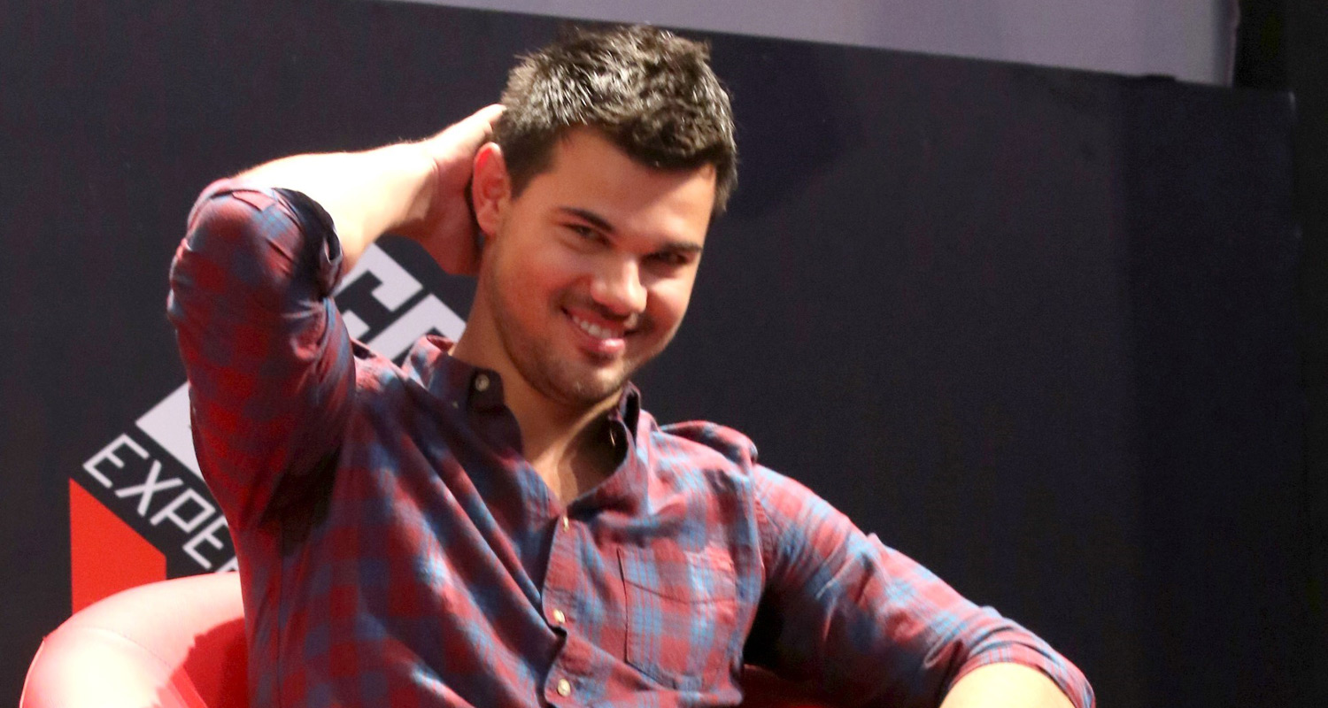 Taylor Lautner Travels to Brazil for Comic Con!