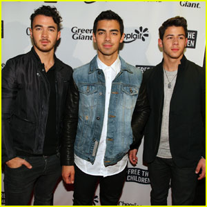 Nick, Joe, & Kevin Jonas Are Ready for Winter Storm Jonas!