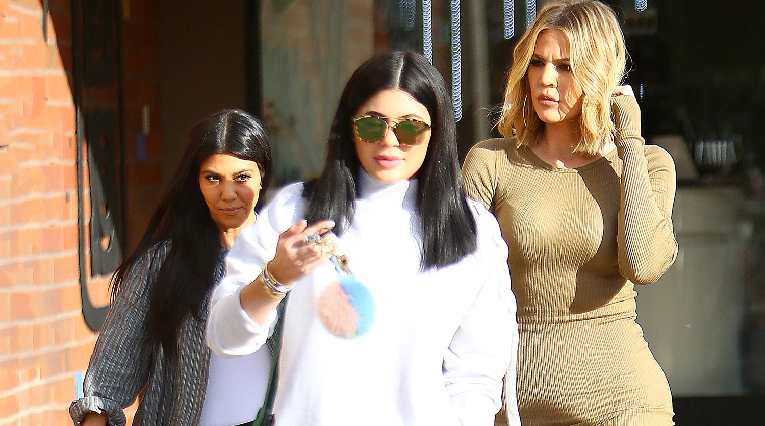 Kylie Jenner Gets Pranked By Khloe & Kourtney Kardashian Khloe