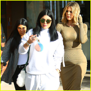 Kylie Jenner Gets Pranked By Khloe & Kourtney Kardashian