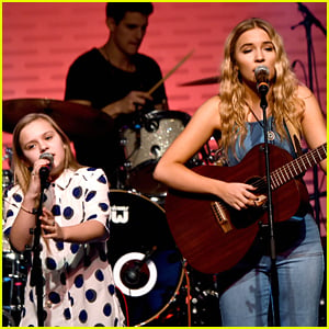 Lennon & Maisy Take Center Stage at NHL All-Star Fan Fair