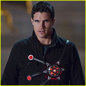 Robbie Amell is Returning to 'The Flash' - But There's a Twist!