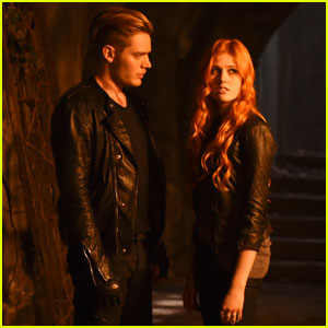 Clary Continues to Search for Her Mother on Tonight's 'Shadowhunters'