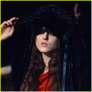 Birdy Debuts New Video for 'Keeping Your Head Up' - Watch Now!