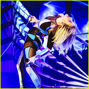 Ellie Goulding Dances in Live Performance Video For 'Something in the Way You Move' - Watch Now!