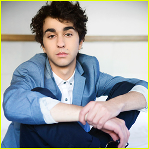 Alex Wolff Says He & Brother Nat Can 'Read Each Other's Minds'
