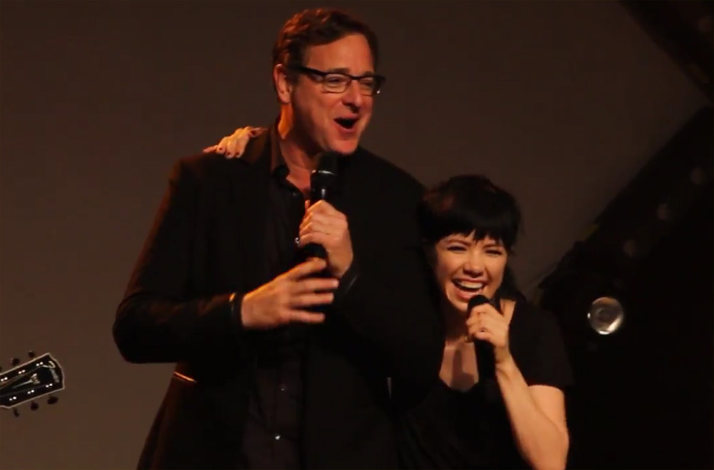 Carly Rae Jepsen Brings Bob Saget on Stage to Sing ‘Fuller House’ Theme