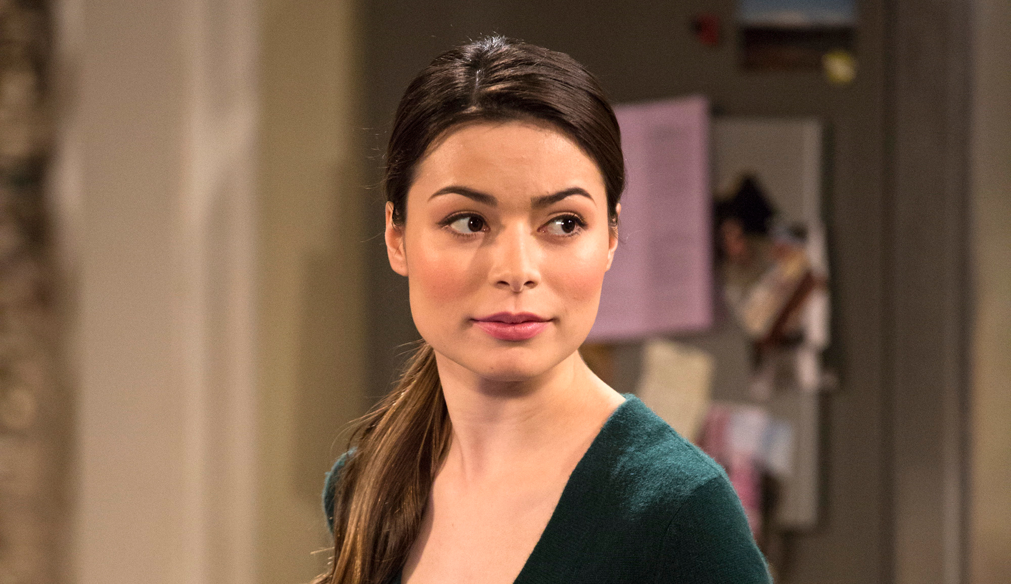 Miranda Cosgrove Is Still Figuring Herself Out Crowded Miranda Cosgrove Television Just 