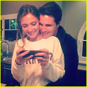 Robbie Amell Talks Wedding To Italia Ricci: 'She Freaked Out Over Victor Garber Coming'
