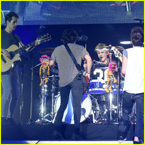 The Vamps Rocks Out on Stage in Dublin!