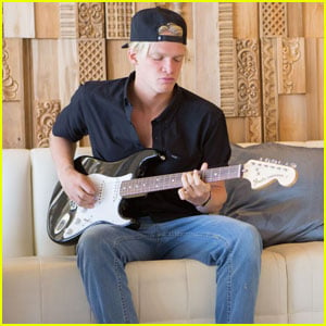 Cody Simpson Jams Out at Coachella 2016!