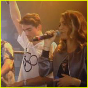 Daya Makes Surprise Appearance at Coachella With The Chainsmokers - Watch Now!