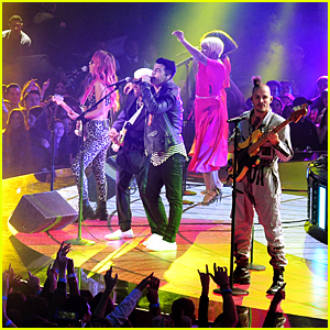 DNCE Rocks Out for Performance at iHeartRadio Music Awards 2016 - Watch Now!