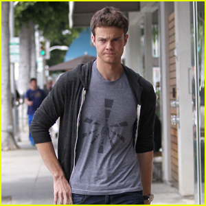 Jack Quaid Shares Love of Acting With His Celeb Parents