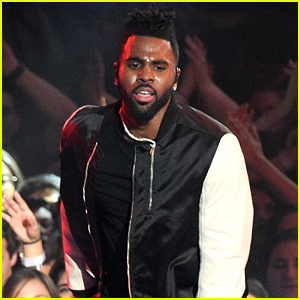 Jason Derulo Sings 'If It Ain't Love' at iHeartRadio Music Awards 2016! (Video)