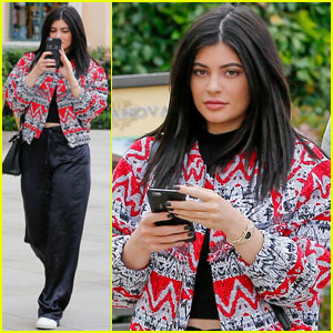 Kylie Jenner Loves 'Pretty Little Liars' Too!