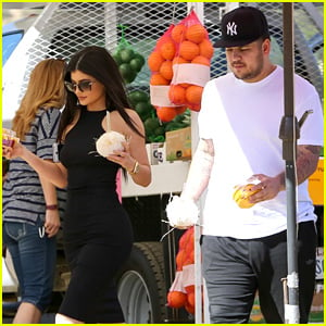Kylie Jenner Hangs Out with Older Brother Rob Kardashian