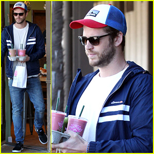 Liam Hemsworth & Miley Cyrus Dine Out with His Brothers