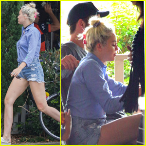 Miley Cyrus Enjoys Breakfast With The Entire Hemsworth Fam