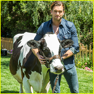 Pierson Fode Milks A Cow on 'Home & Family'