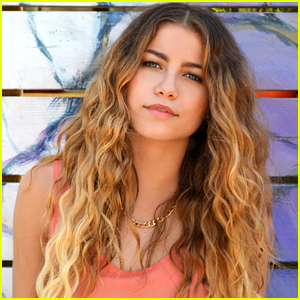 Sofia Reyes Tops Latin Pop Songs Charts With 'Solo Yo'; The First Female in 5 Years!